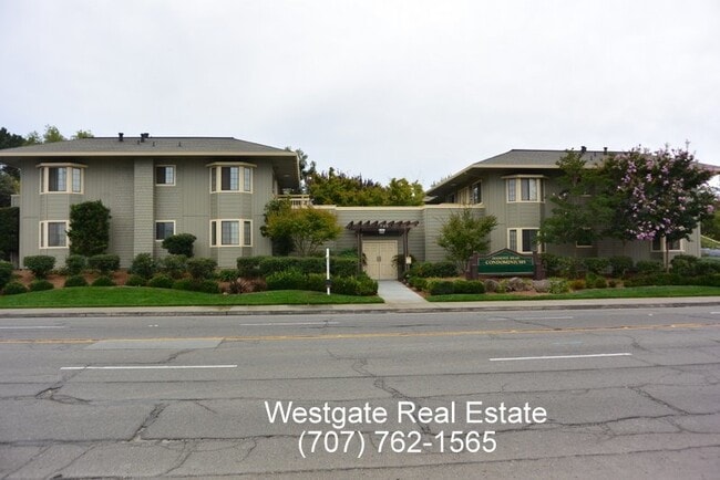 Building Photo - Lovely 1 Bedroom/1 Bathroom West Petaluma Condo Available Now