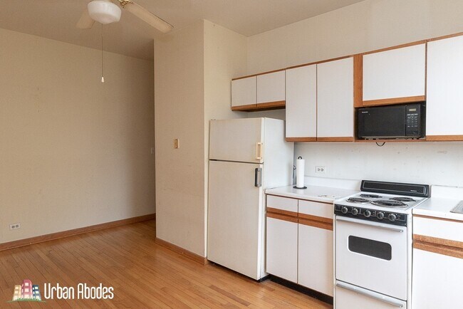 Photo - 633 W Barry Ave Unit A07C