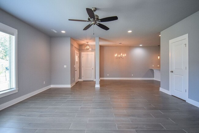 Photo - Luxurious 4 Bedroom, 3.5 Bathroom Home In Fayetteville, AR