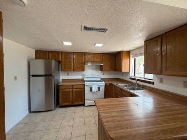 1324 S Ocotillo Dr