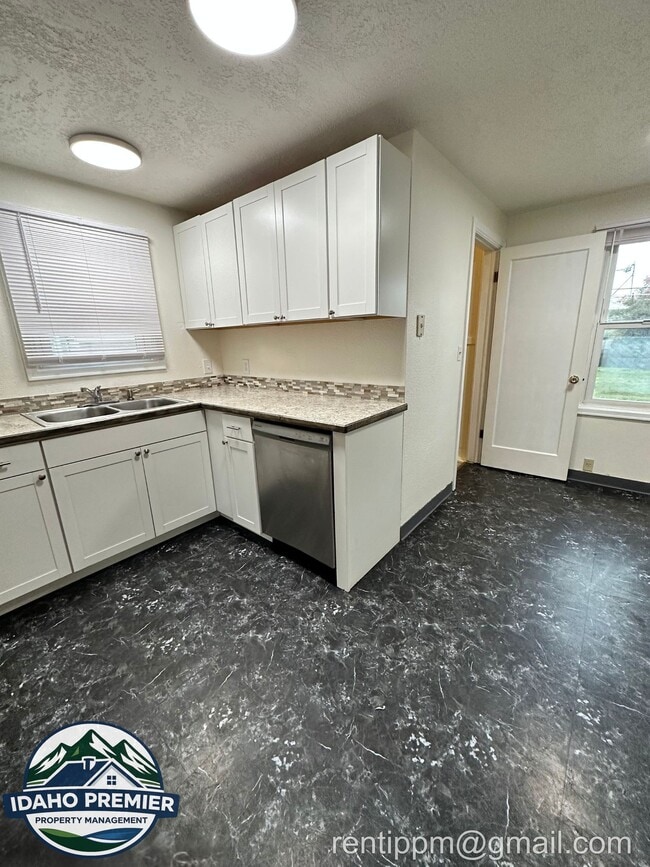 Photo - 709 N Stanley St