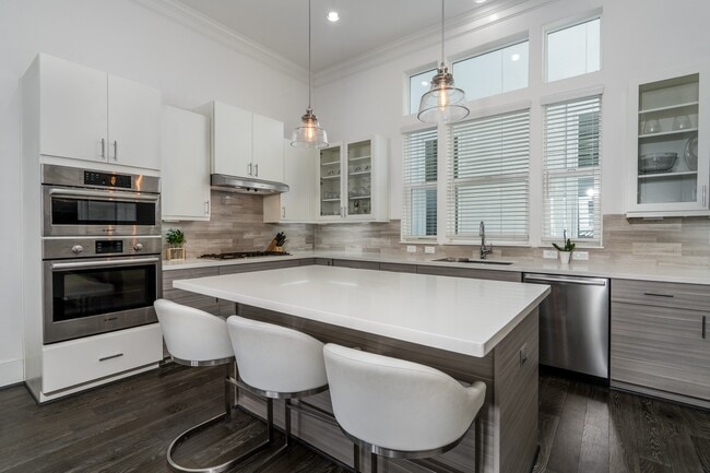 Photo - 2312 Hutchins St