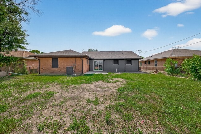 Photo - 627 Edgebrook Dr