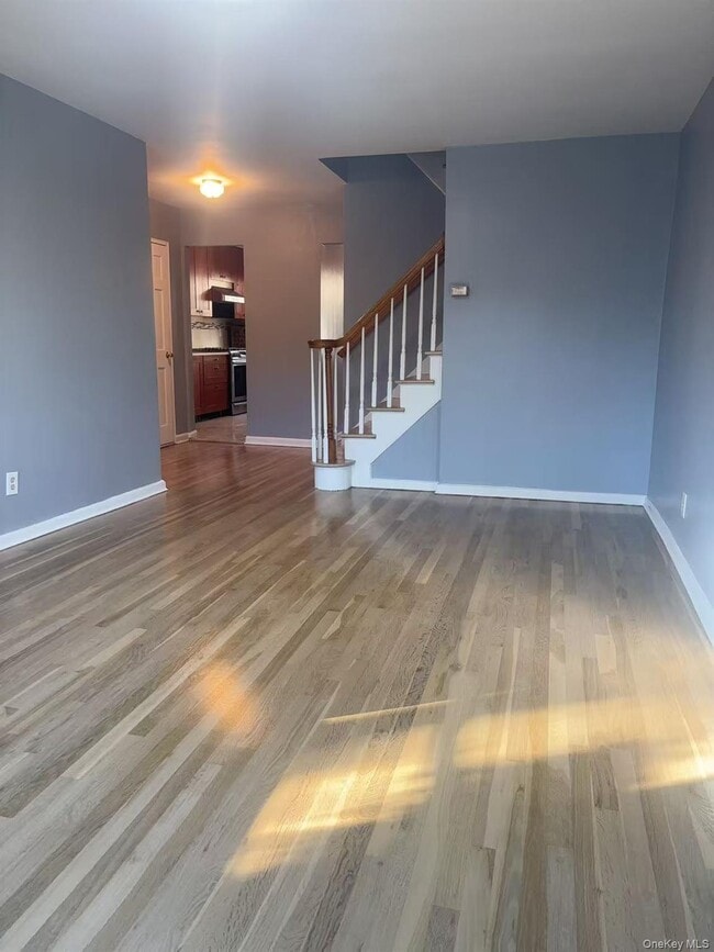 Photo - 207-09 35th Ave