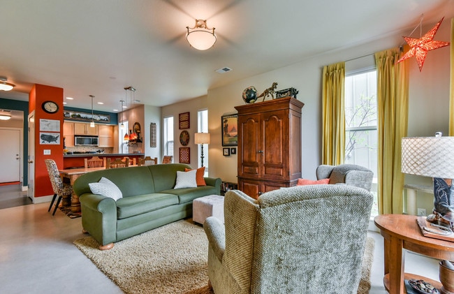 Photo - 803 Heschel St