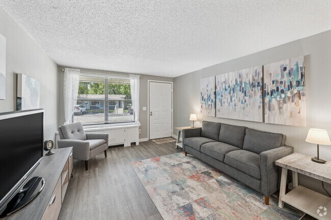 1BR, 1BA - 576SF - Living Room