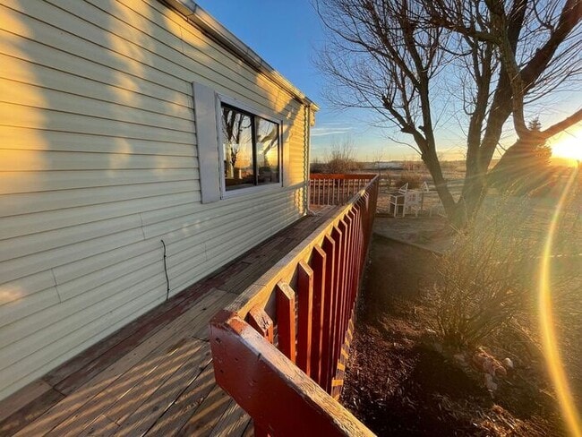 Building Photo - 5 Acre Ranch 3bed/2bth home with amazing v...