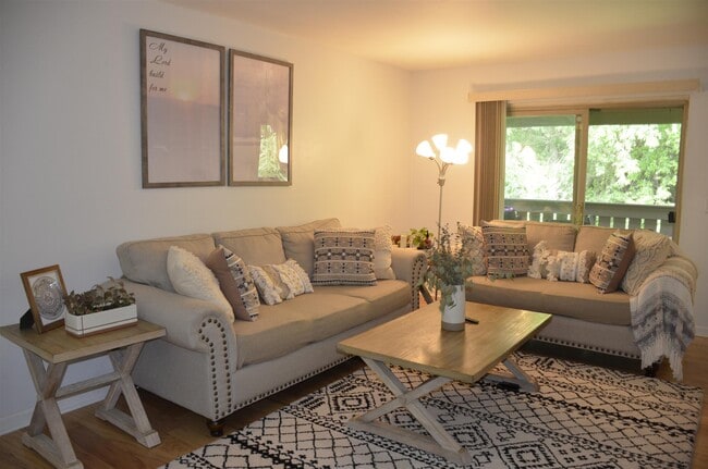 Photo - 815 Ashlawn Pl