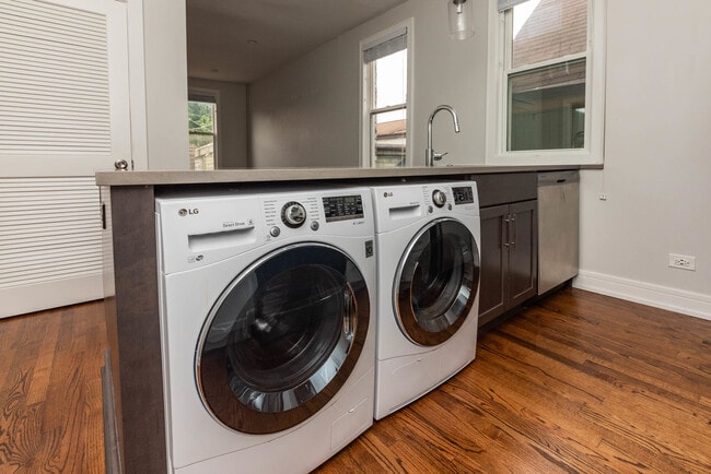 Photo - 2045 N Wolcott Ave Unit 2R