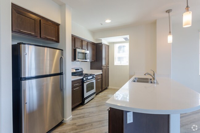 2BR, 2BA- Apex