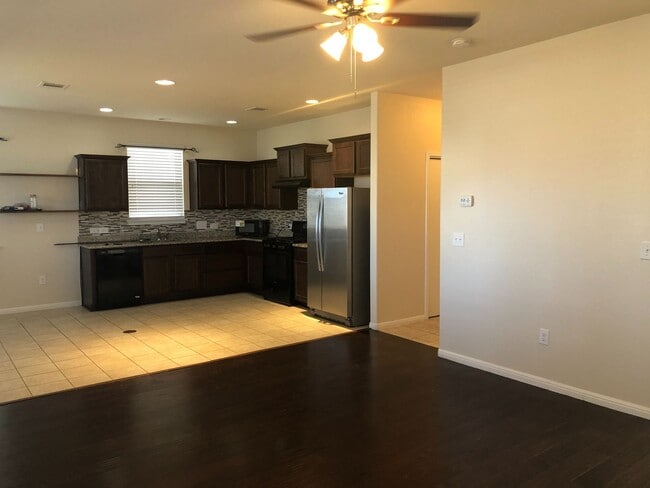 Photo - SUPER CHARMING 3/2 in Buda!!