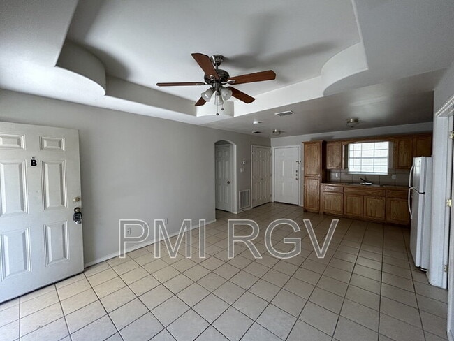 Photo - 913 E Daffodil Ave Unit B