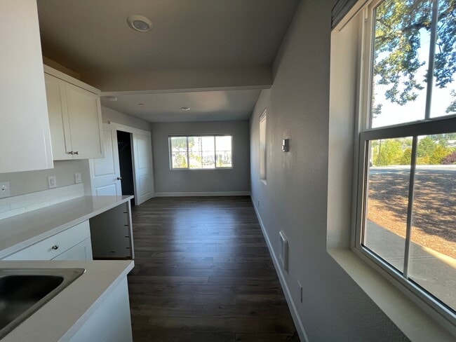 Photo - Beautiful 4 Bedroom 3.5 BA Home! Mother in...