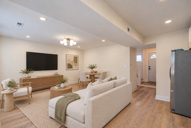 Photo - 1328 W Nelson St
