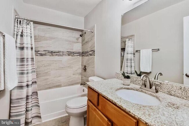 Photo - 3178 Summit Square Dr Unit 3-E3