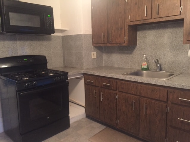 Kitchen - 35 Walter St Unit 2