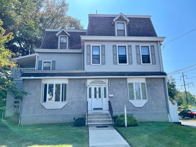 Building Photo - 316 E Ridley Ave Unit C Rental