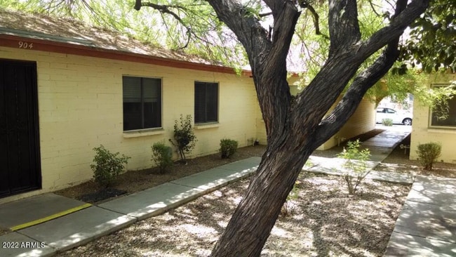 904 W Malibu Dr