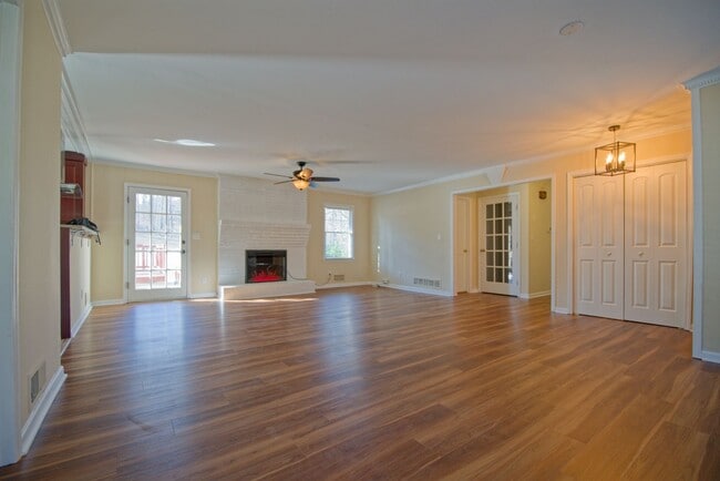 Photo - Beautiful 4 sided brick 4BR/3BA ranch home in Dunwoody, GA.