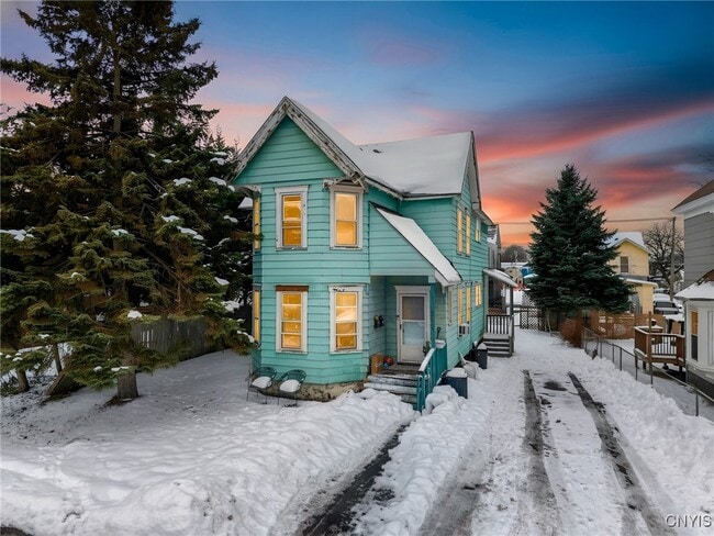 Building Photo - 200 Center St