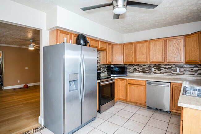 Photo - 332 E Lincoln St