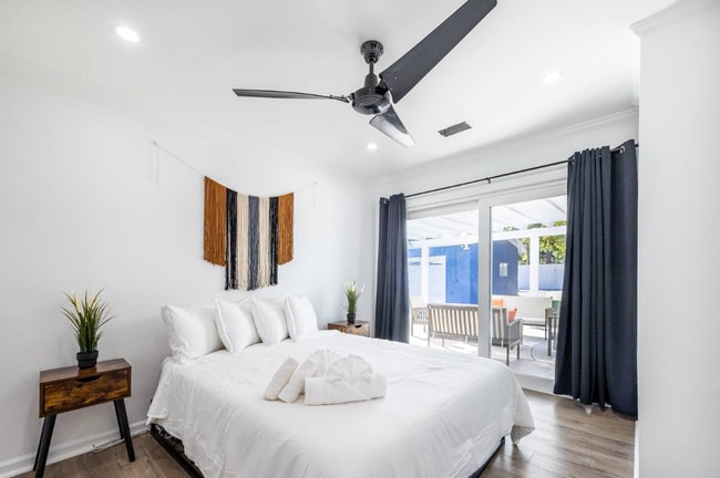 Photo - 3538 Roslyn St