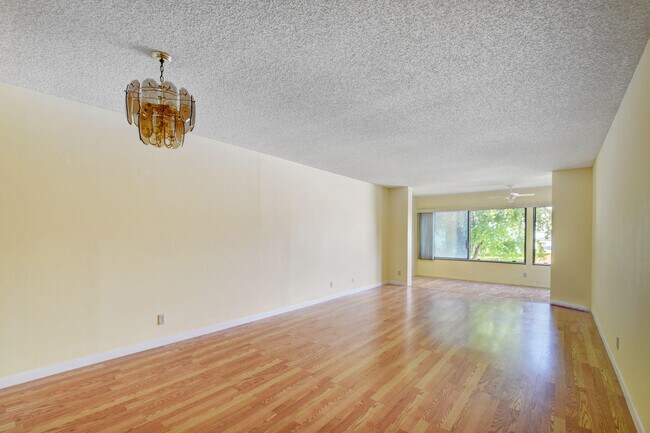 Photo - 3154 Via Poinciana Unit 306