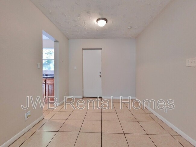 Photo - 4525 Rainer Rd