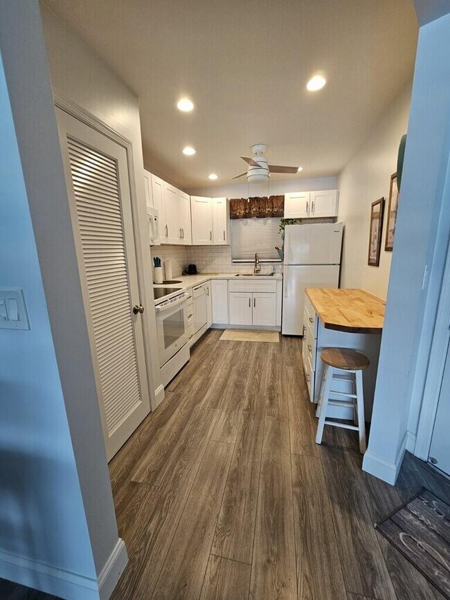 Photo - 755 Saturn St Unidad A205