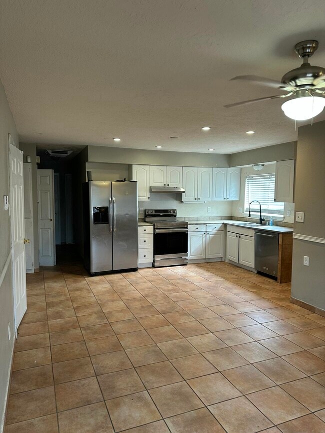 Photo - 6027 Redlands Rd NW