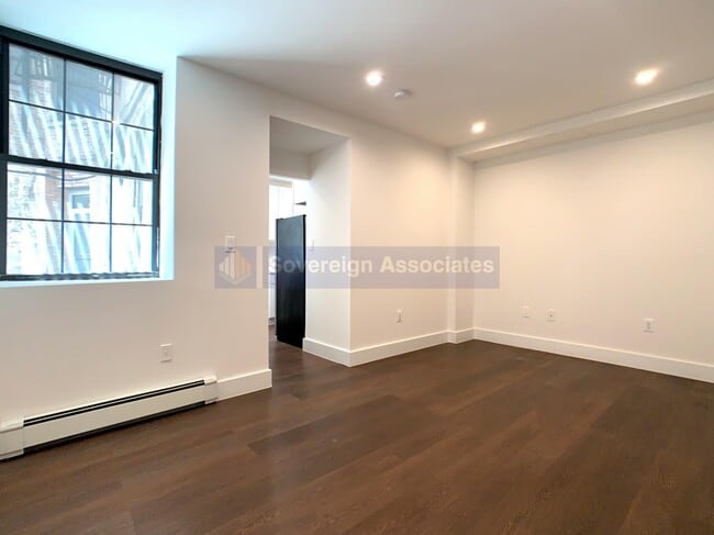 Building Photo - 45 Tiemann Pl Unit LL300 Rental
