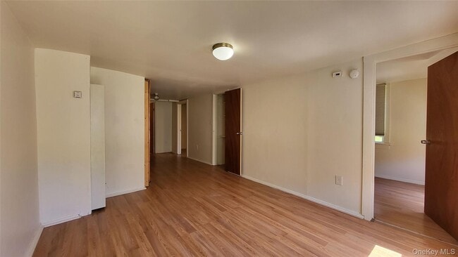 Building Photo - 94 E Main St Unit 1