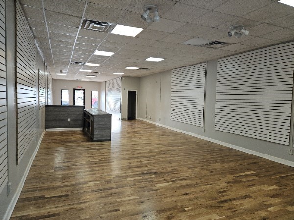 Photo - 710 S Main St