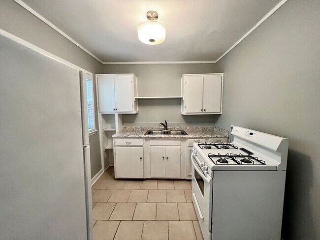 Photo - Move In Special! - First Floor 1bd/1ba Bet...