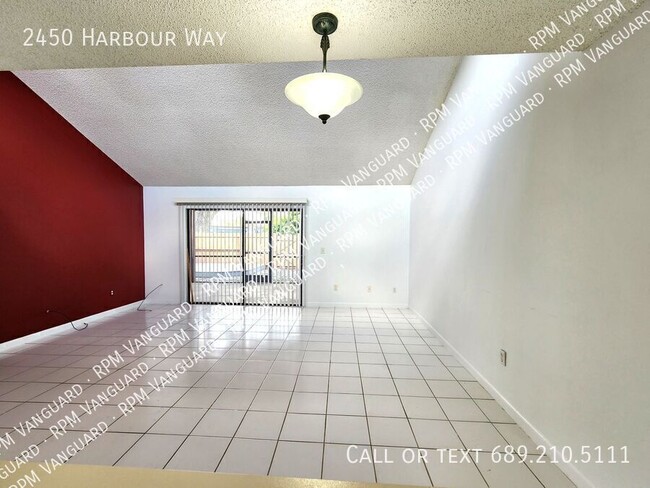 Photo - 2450 Harbour Way