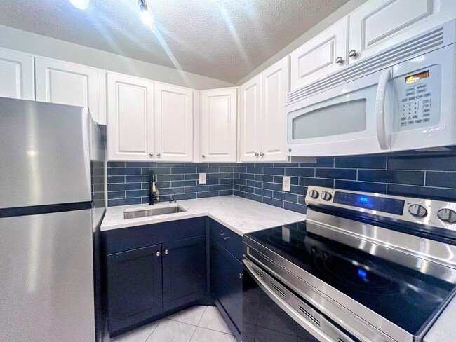 Building Photo - 200 Horizon W Unit 103 Rental