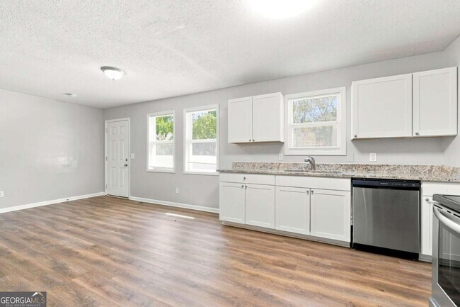 715 W Creek Cir