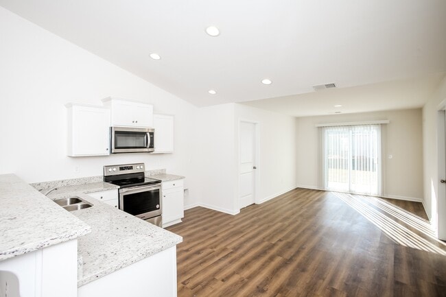 Photo - 475 Conifer St