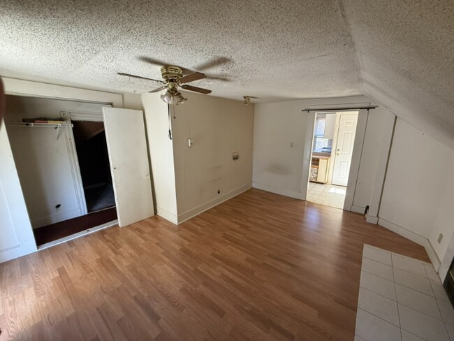 Photo - 22 Emmett St Unit 3