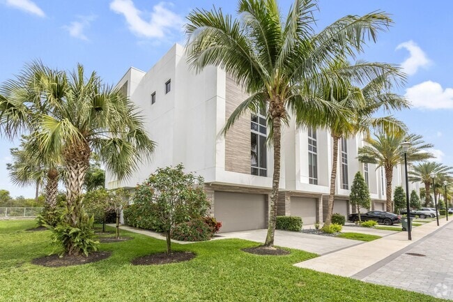 Building Photo - 4240 NW 17th Ave Rental