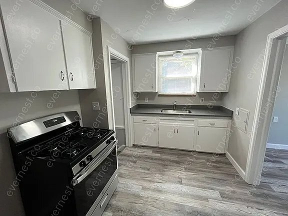 Photo - 15516 Lincoln Ave