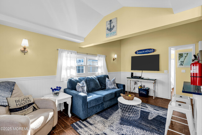Photo - 112 W Tide Way House