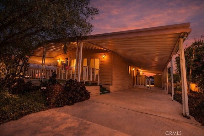 282 N La Paloma Ave