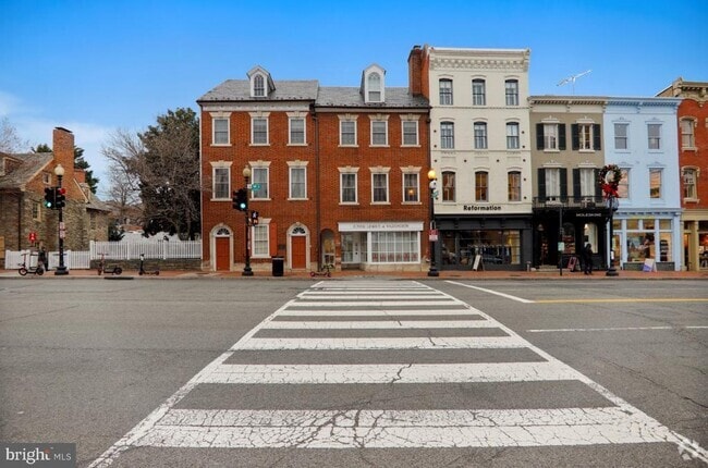 Building Photo - 3039 M St NW Unit 4 Rental