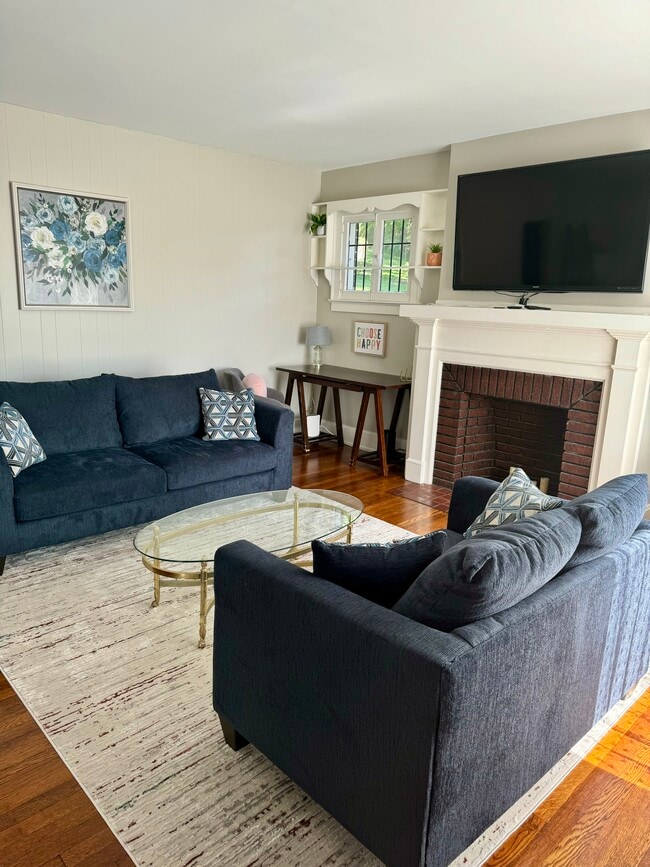 Living room - 1132 Milford St Unit 1132 Milford Downstairs