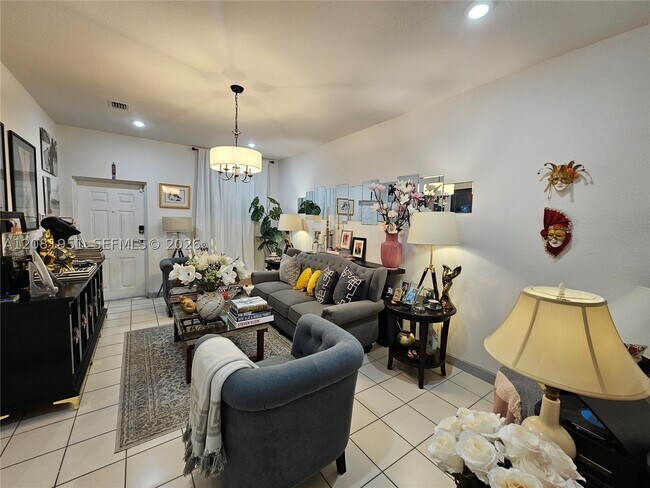 1661 SE 28th St Unit 105