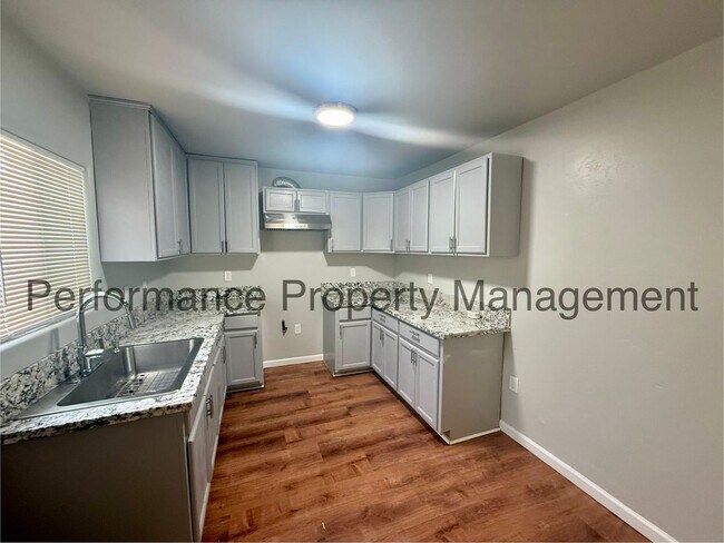 Photo - 1311 E 18th St Unidad B