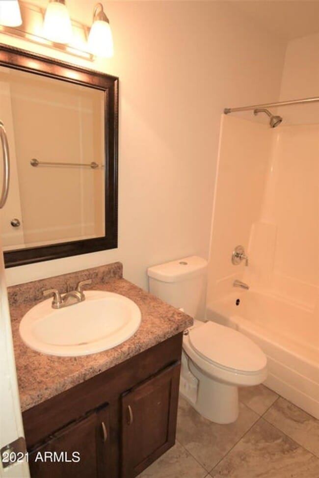 Photo - 8124 N 33rd Dr Unidad #4