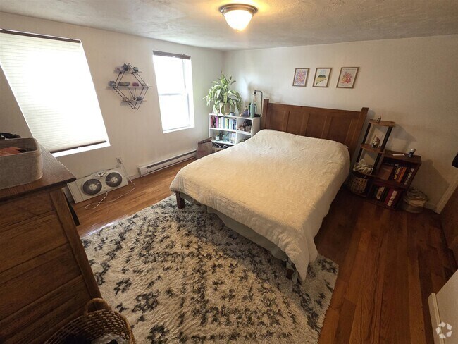 Building Photo - 5 8th St Unit 2 Rental
