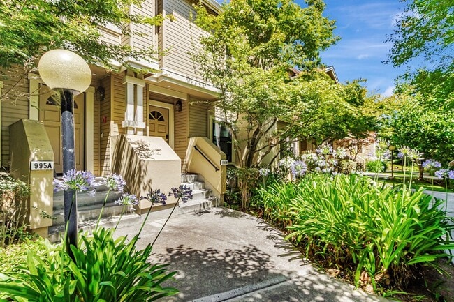 Two Primary Suites w/ Bonus Room l Prime L... - Two Primary Suites w/ Bonus Room l Prime L... Townhome